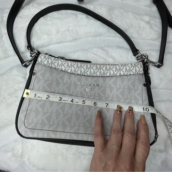 Michael Kors Jet Set Charm Medium Top Zip Pochette Crossbody Bag – Vanilla/Black - Picture 11 of 13